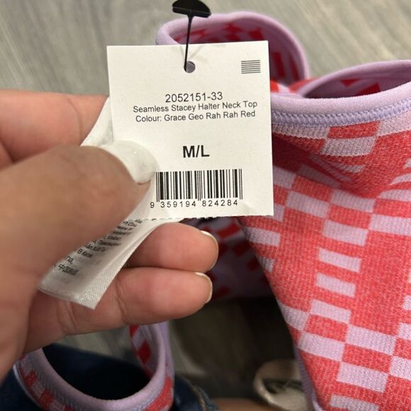 🟢 Pretty pattern seamless halter crop top - Picture 4 of 4